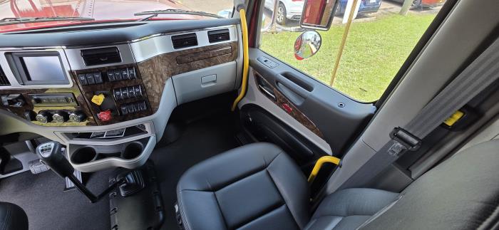 2027 Peterbilt 589-21