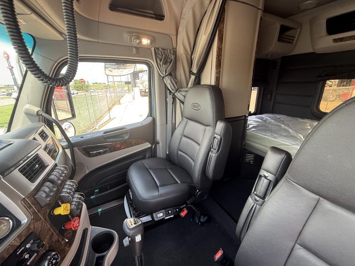2027 Peterbilt 589-16