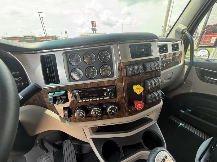 2027 Peterbilt 589-18
