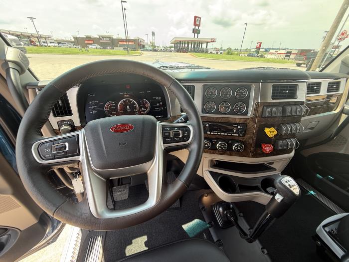 2027 Peterbilt 589-19