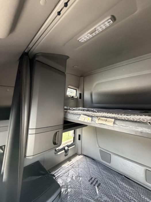 2019 International LT625-27