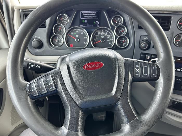 2021 Peterbilt 579-26