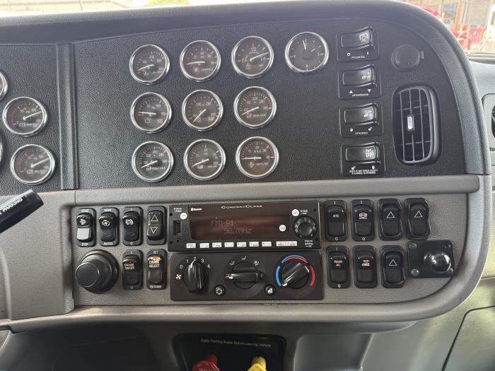 2022 Peterbilt 389-5