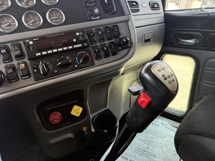 2022 Peterbilt 389-6