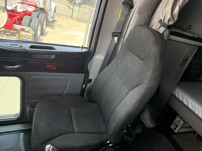 2022 Peterbilt 389-9
