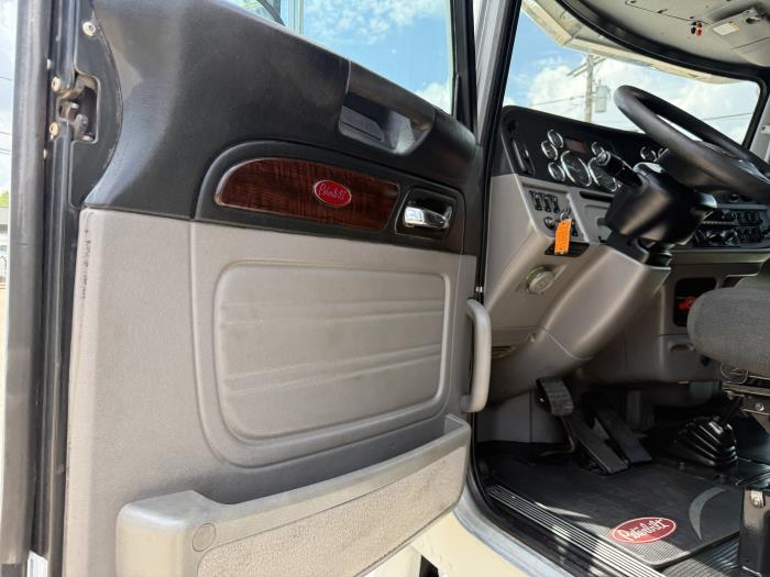 2022 Peterbilt 389-19
