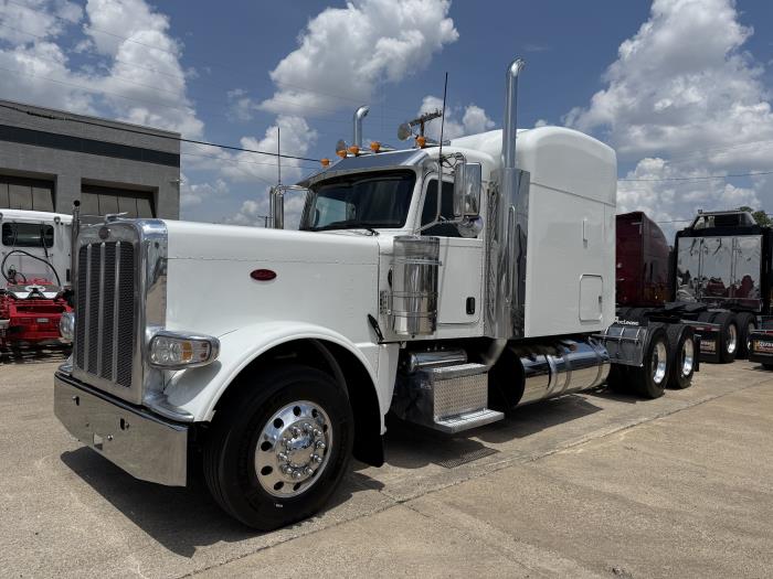 2022 Peterbilt 389-0