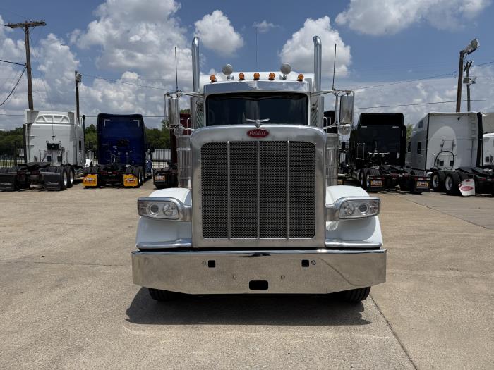 2022 Peterbilt 389-1