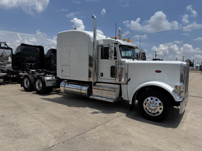 2022 Peterbilt 389-26