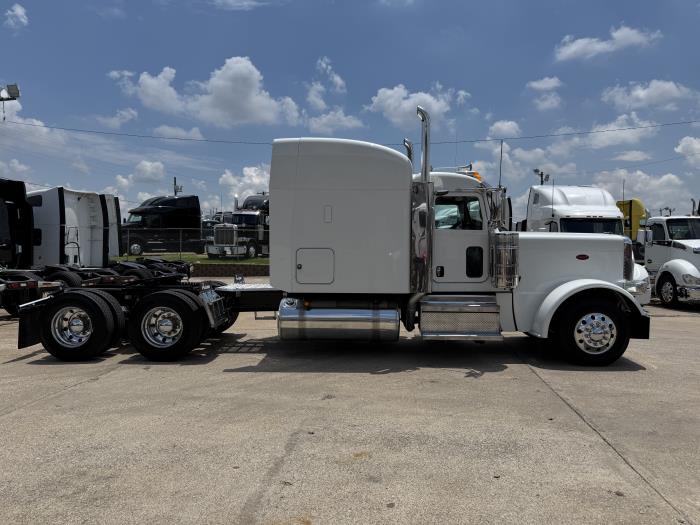 2022 Peterbilt 389-27