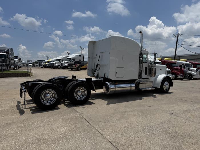 2022 Peterbilt 389-29