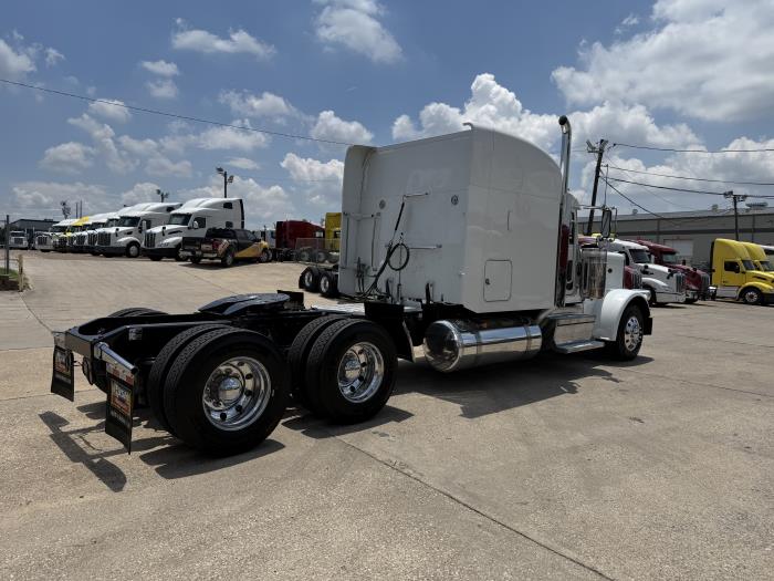 2022 Peterbilt 389-30