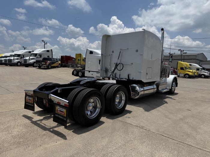2022 Peterbilt 389-31