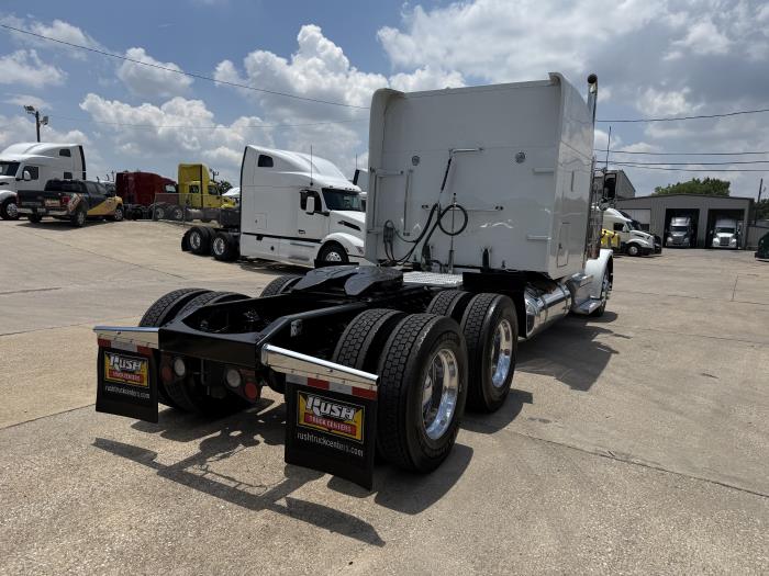 2022 Peterbilt 389-32