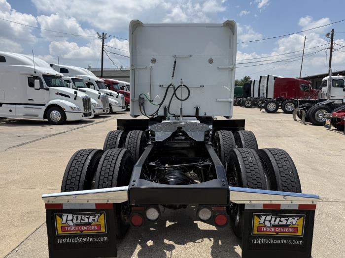 2022 Peterbilt 389-33