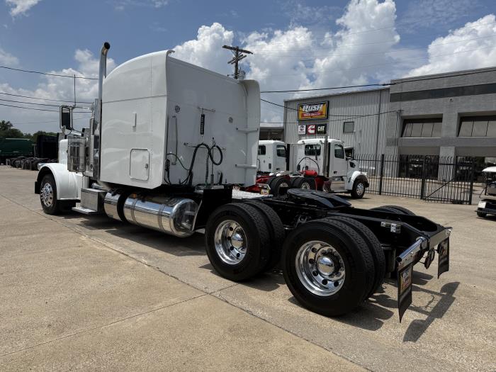 2022 Peterbilt 389-36