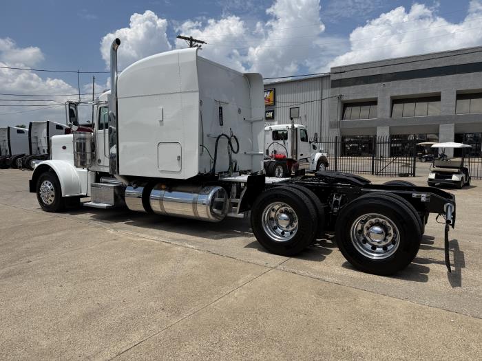 2022 Peterbilt 389-37