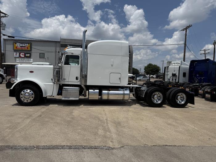 2022 Peterbilt 389-3