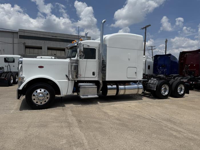2022 Peterbilt 389-40