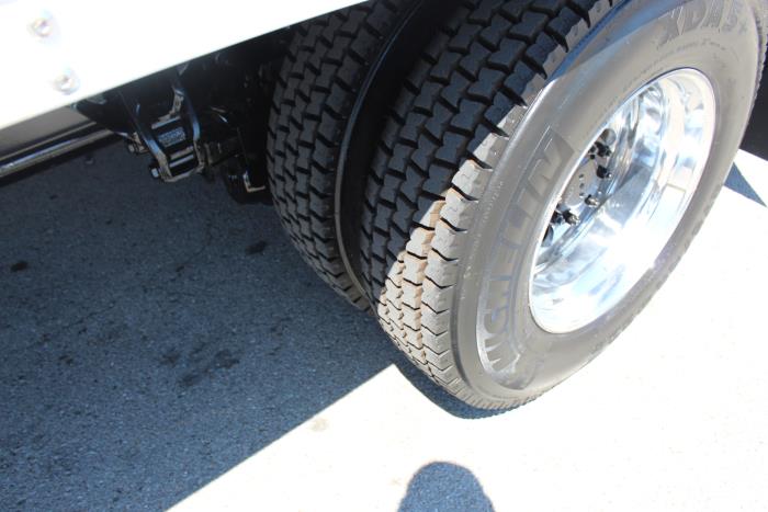 2020 Peterbilt 337-5