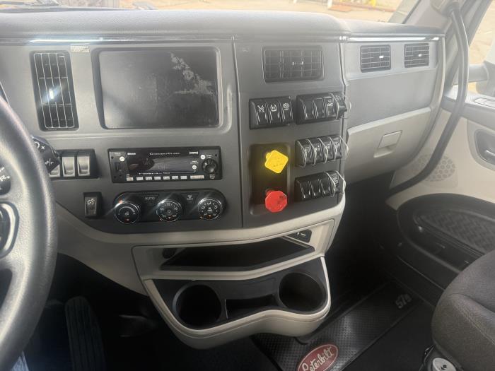 2022 Peterbilt 579-6