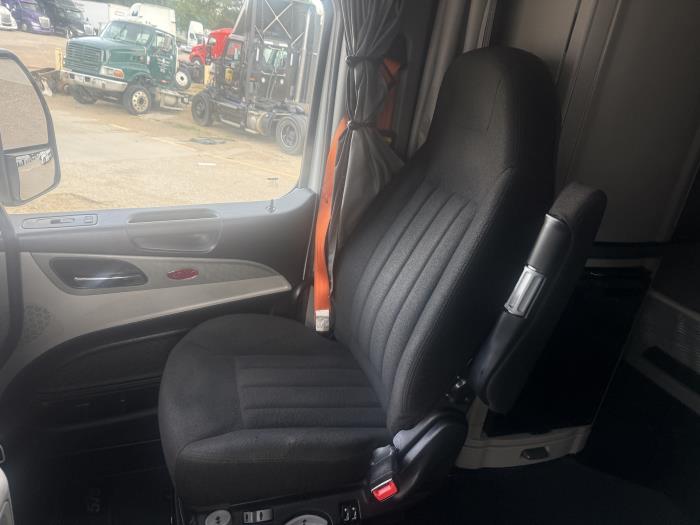 2022 Peterbilt 579-8