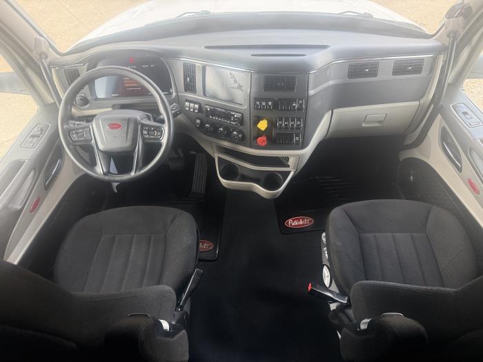 2022 Peterbilt 579-18