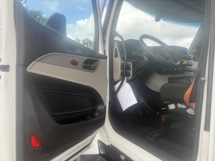 2022 Peterbilt 579-22