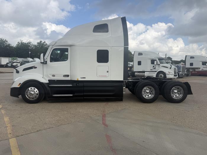 2022 Peterbilt 579-48
