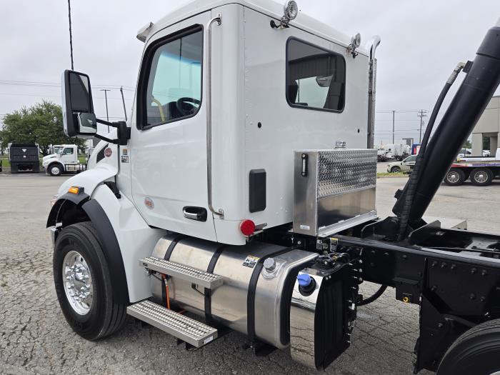 2027 Peterbilt 548-10