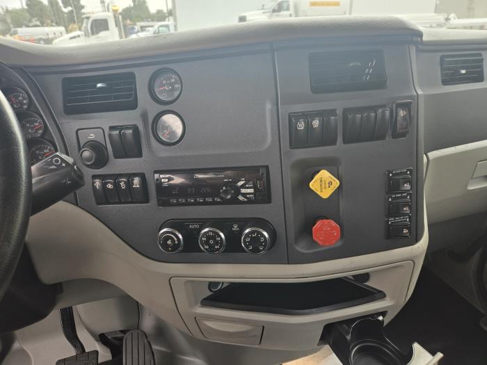 2019 Peterbilt 579-6
