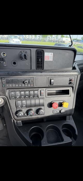 2021 International LT625-10