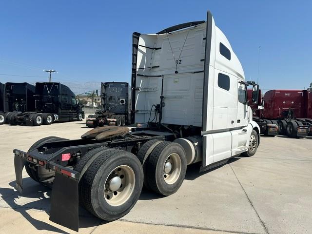 2022 Volvo VNL64T760-5
