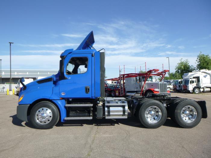 2020 Freightliner Cascadia-1