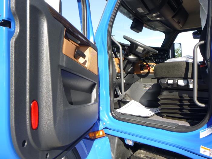2020 Freightliner Cascadia-9