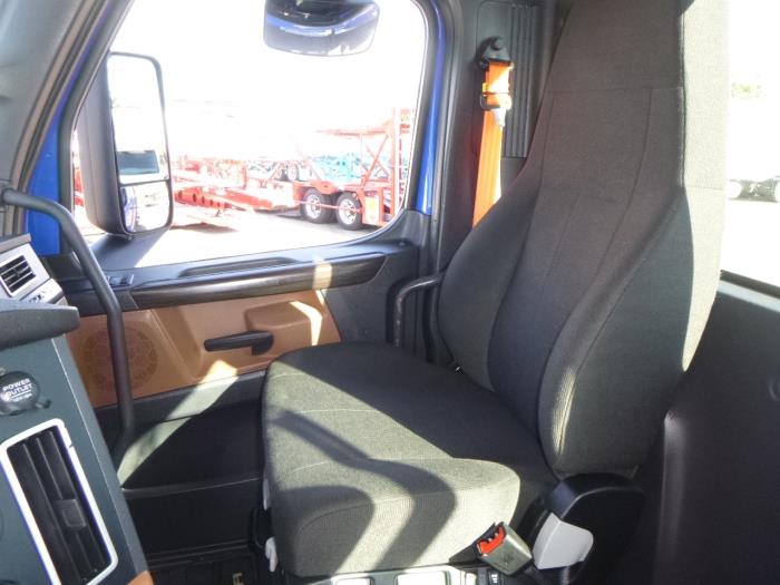 2020 Freightliner Cascadia-14
