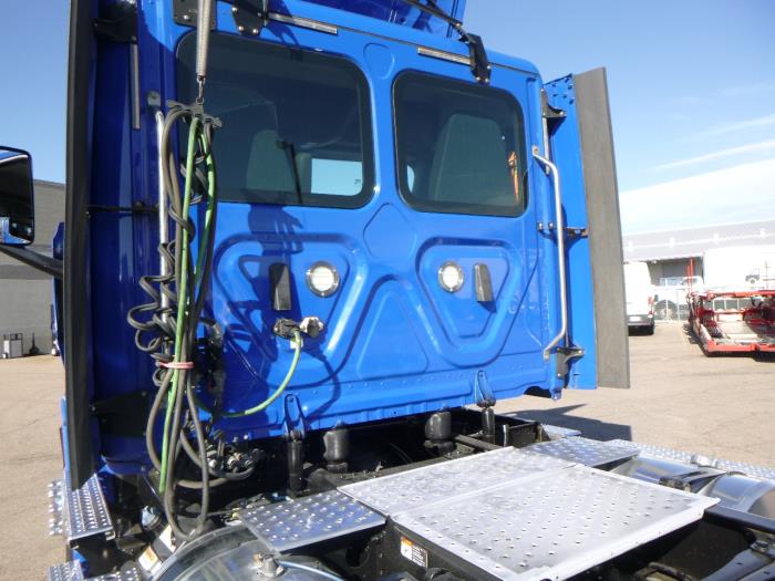 2020 Freightliner Cascadia-21