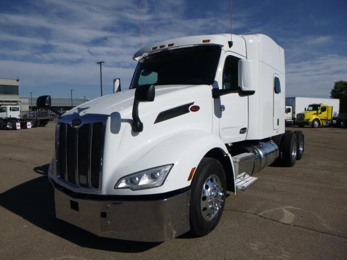 2022 Peterbilt 579-0