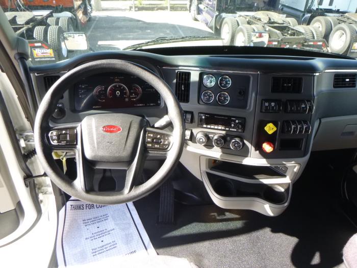 2022 Peterbilt 579-13