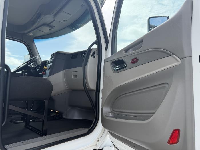2020 Peterbilt 579-21