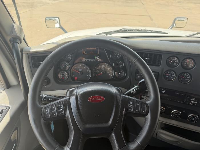 2020 Peterbilt 579-33