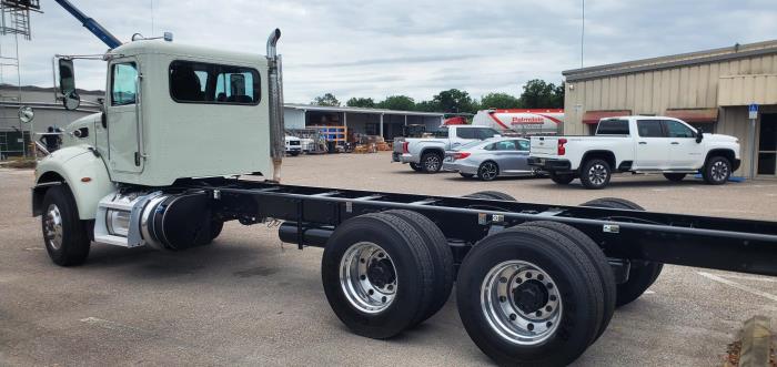 2020 Peterbilt 348-4