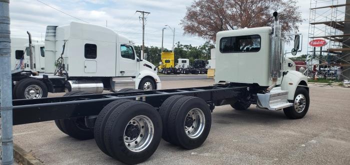 2020 Peterbilt 348-8