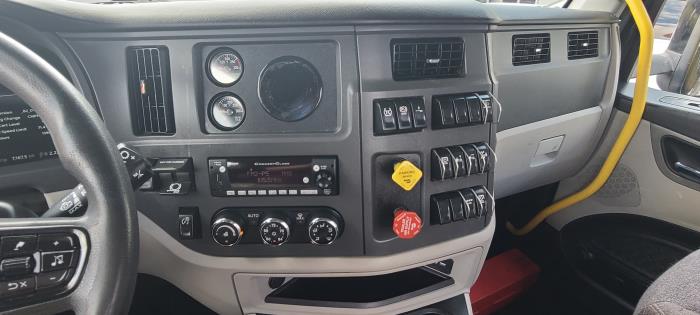 2023 Peterbilt 567-14