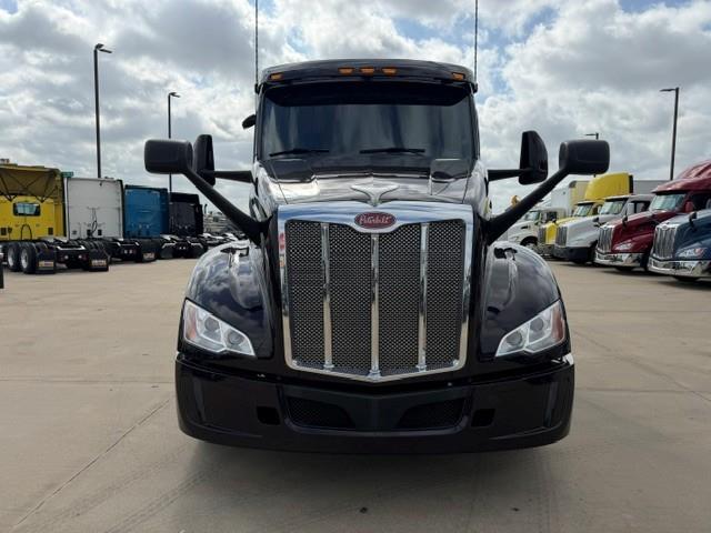 2023 Peterbilt 579-8