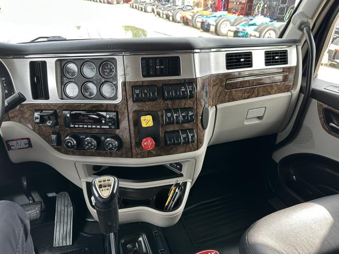 2025 Peterbilt 589-8