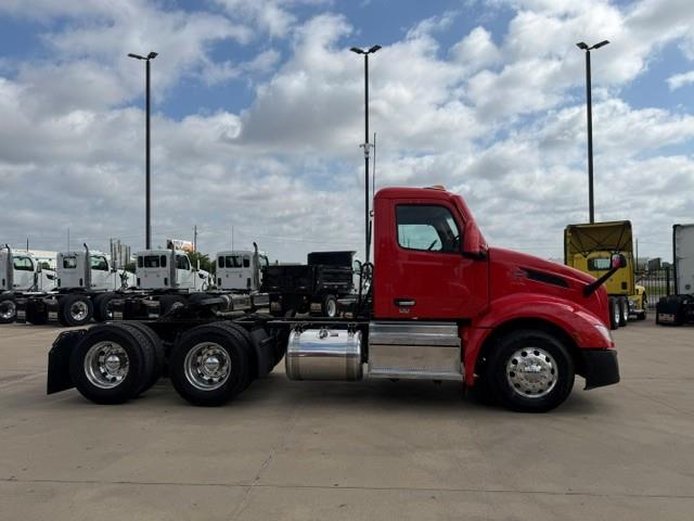 2023 Peterbilt 579-8