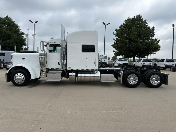 2024 Peterbilt 389-7