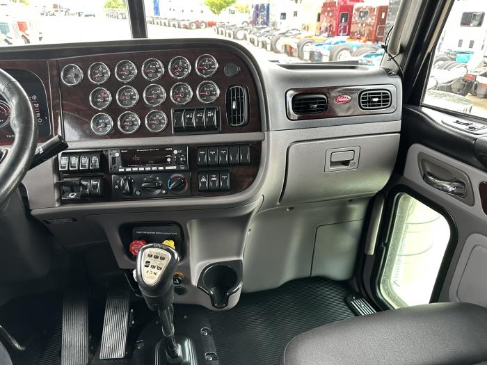 2024 Peterbilt 389-13