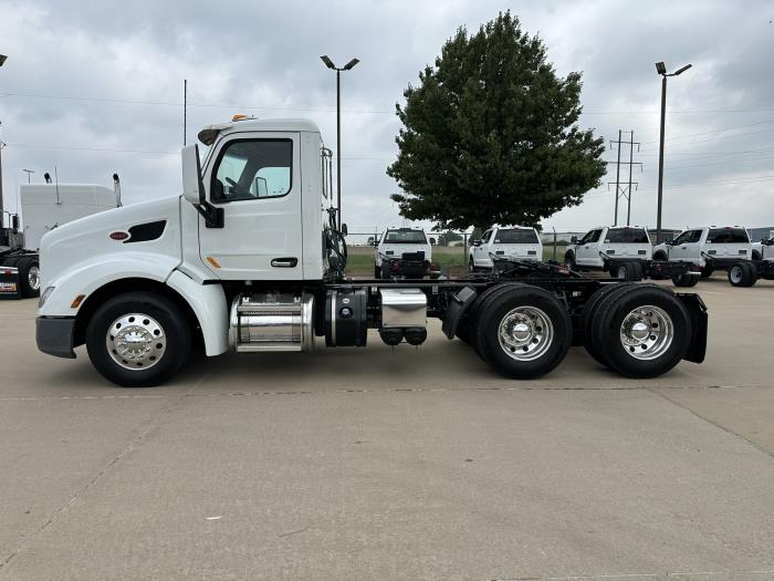 2021 Peterbilt 579-8